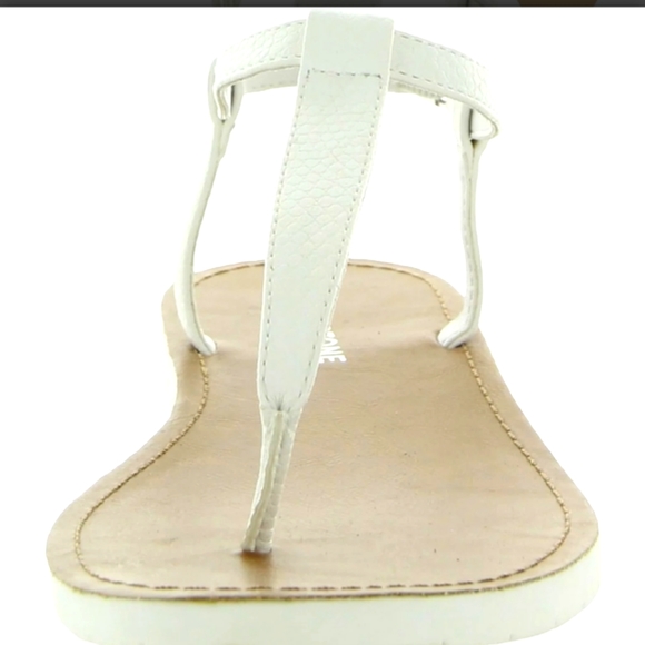 NEW Sun + Stone White Faux Leather Thong Sandals 8 - Picture 8 of 8